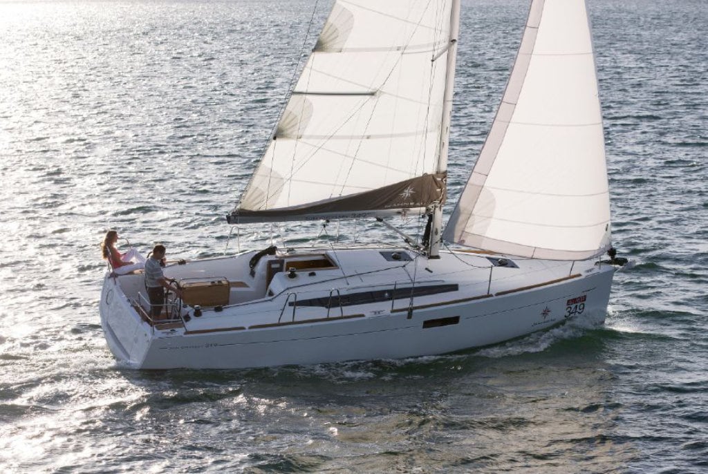 Jeanneau Sun Odyssey 349の走行中のイメージ