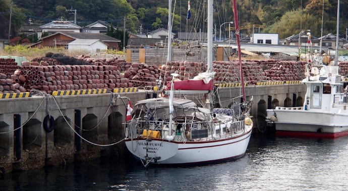 Large indents or cut-aways on fishing port wall